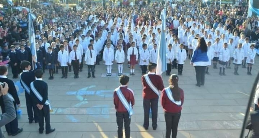 Castelli: Hoy promesa de lealtad a la Bandera en plaza central