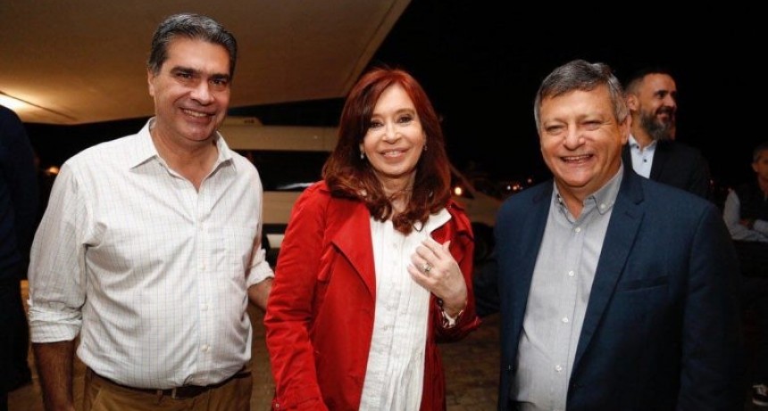 Peppo, Capitanich y una multitud de militantes recibieron a Cristina en el Aeropuerto