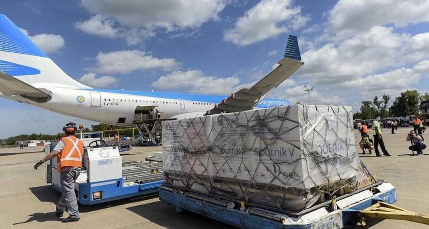 Lleg&oacute; al pa&iacute;s un avi&oacute;n con el reactivo para fabricar las vacunas Sputnik