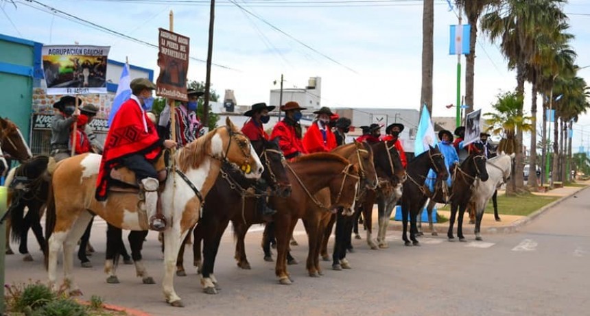 Castelli rindi&oacute; homenaje al h&eacute;roe Gaucho Martin Miguel de G&uuml;emes 