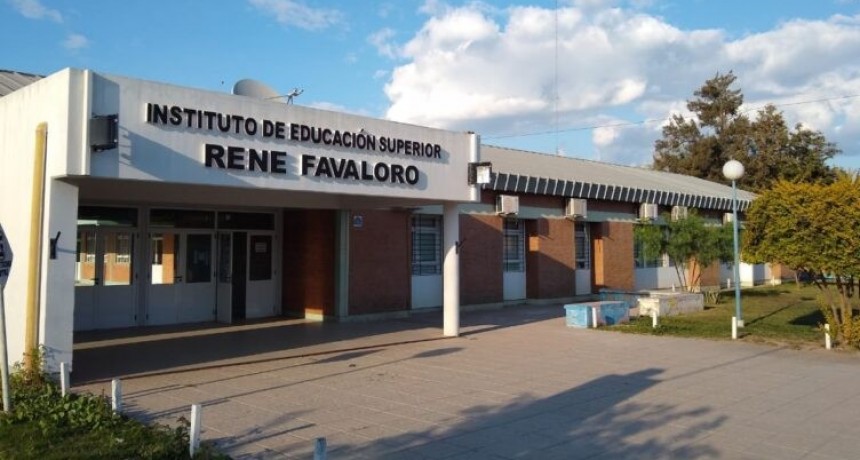 El I.E.S. Ren&eacute; Favaloro cumpli&oacute; 46 a&ntilde;os
