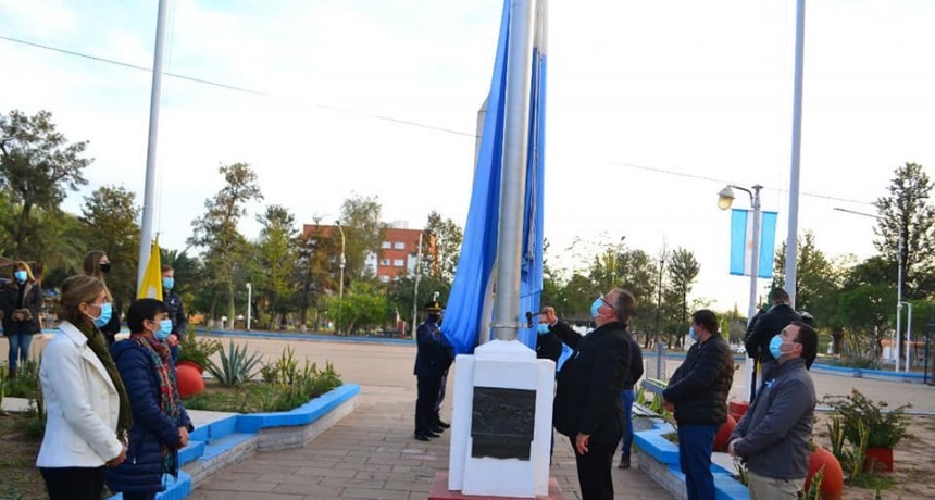 Se realiz&oacute; el acto por el d&iacute;a de la Bandera en Castelli