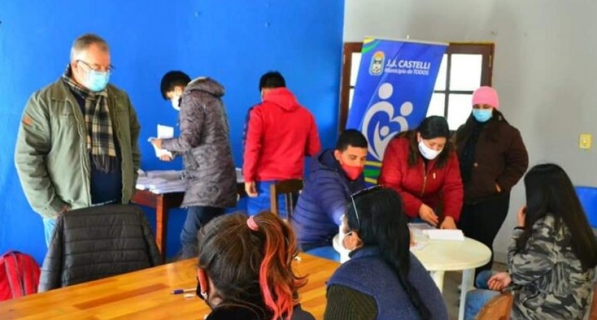 Se concret&oacute; la entrega de tarjetas alimentar