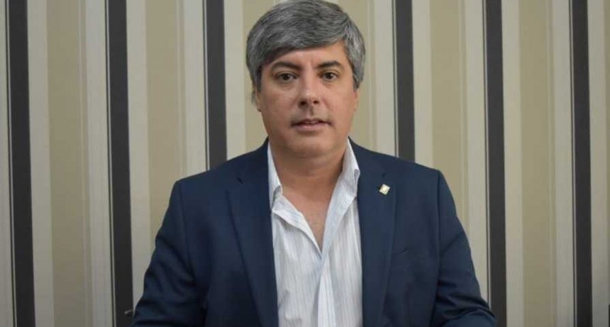Omar Larroza asume como rector de la UNNE
