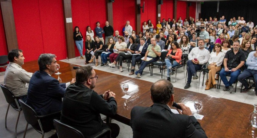 Capitanich anunci&oacute; medidas econ&oacute;micas para j&oacute;venes, asociaciones civiles y entidades profesionales