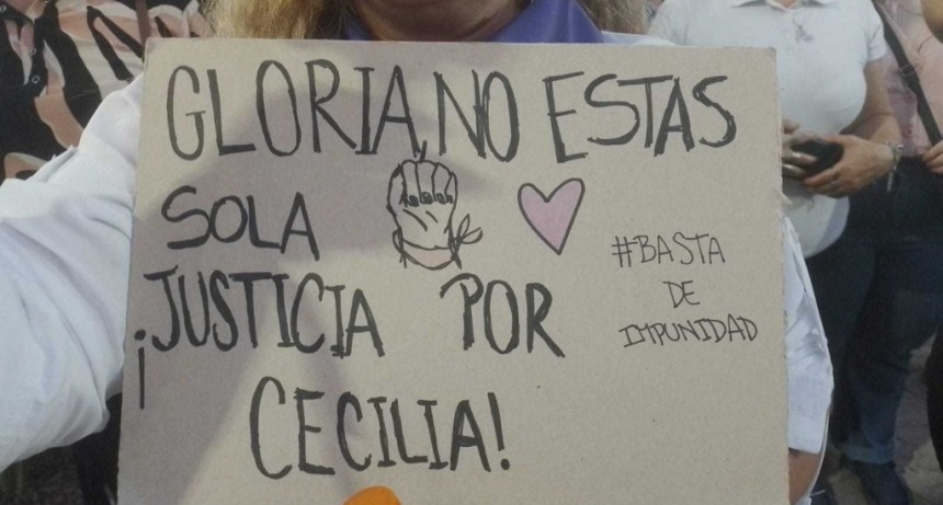 &ldquo;No est&aacute;s sola&rdquo;, el mensaje de la multitud que acompa&ntilde;&oacute; la familia de Cecilia Strzyzowski