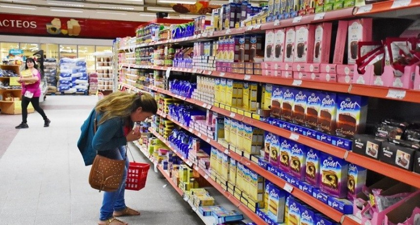 Las ventas en supermercados chaque&ntilde;os cayeron 25,4% en abril, el mayor descenso de toda la serie hist&oacute;rica