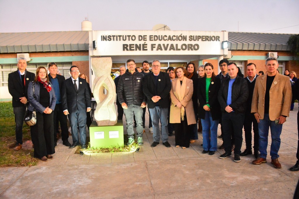 La comunidad educativa y autoridades celebraron con orgullo las Bodas de Oro del Instituto de Educación Superior René Favaloro