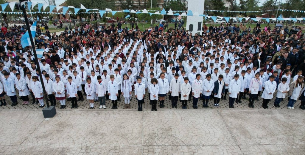 Con mucha emoción, los alumnos de cuarto grado realizaron la promesa de lealtad a la Bandera Nacional