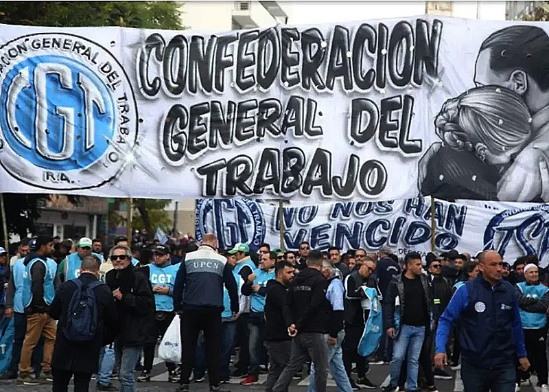 La Justicia laboral declaró inconstitucional el DNU de Milei que limitaba el derecho a huelga