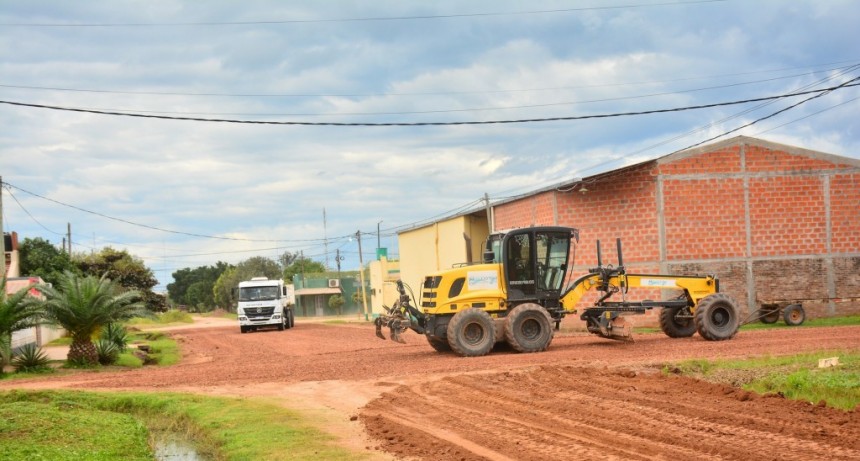 Pio Sander destac&oacute; el trabajo conjunto entre Municipio y cooperativa de electrificaci&oacute;n rural para el enripiado de calles