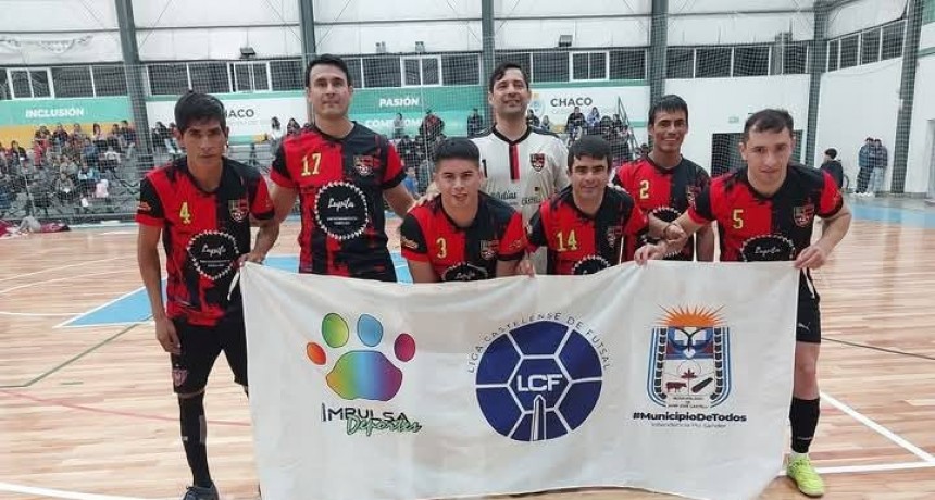 Arranc&oacute; la liga castelense de Futsal con 11 equipos en el micro estadio