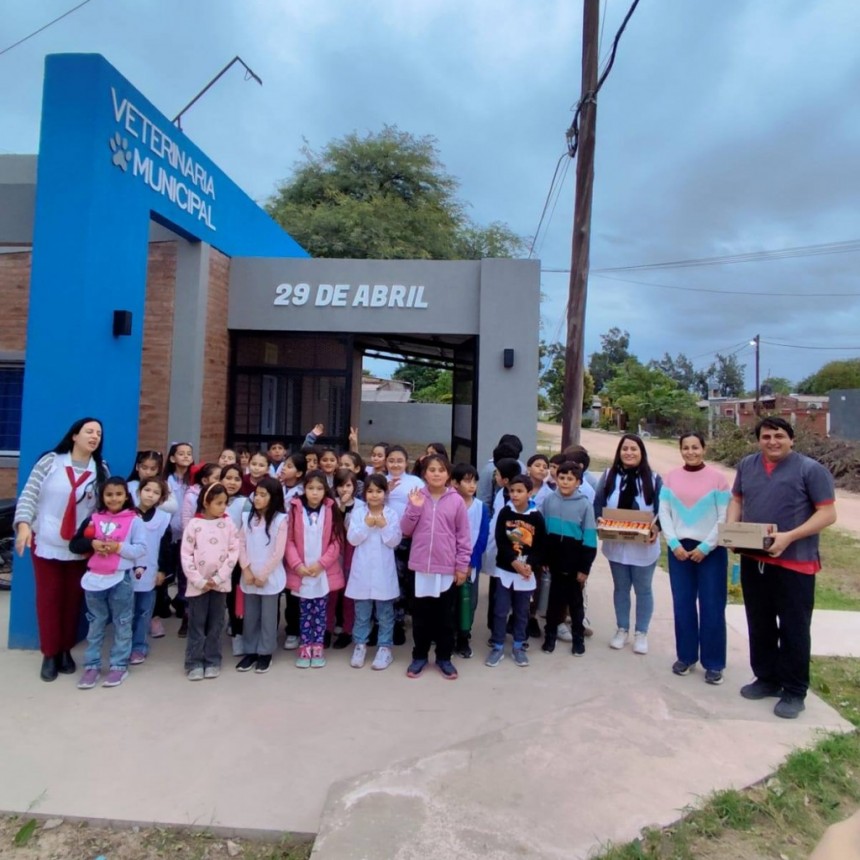 Alumnos de la escuela 802 visitaron la flamante Veterinaria Municipal de Castelli