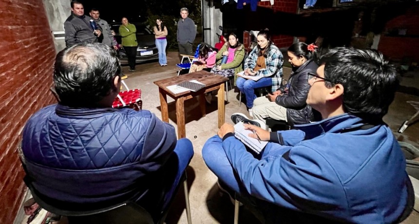 Autoridades municipales realizaron la entrega de la resoluci&oacute;n a la nueva comisi&oacute;n vecinal del barrio La Amistad 