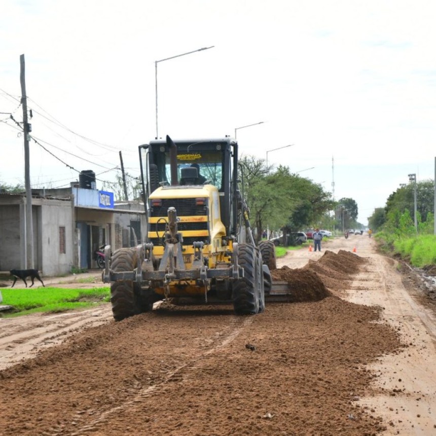 Avanzan los trabajos para recuperar la infraestructura vial afectada por las intensas lluvias en Castelli