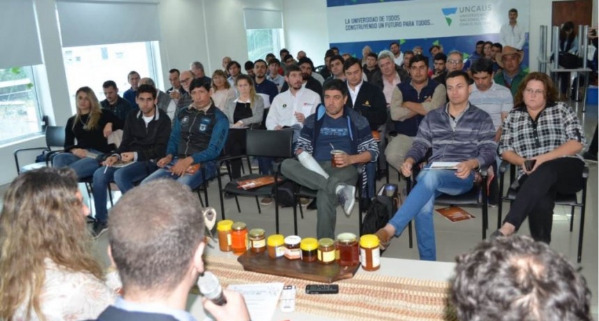 Productores ap&iacute;colas regionales debatieron en S&aacute;enz Pe&ntilde;a