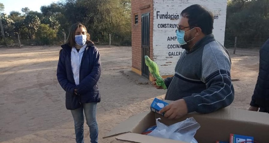 Entregan materiales a escuelas de la regi&oacute;n educativa II