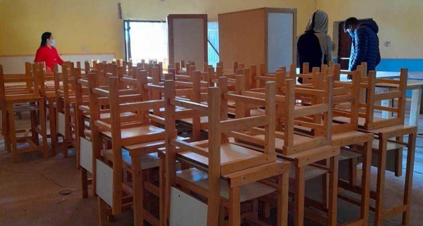 Mobiliario para el Bachillerato de Adultos de Fort&iacute;n Lavalle y paraje Toroltay