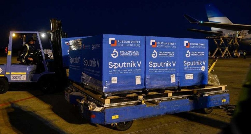 Vizzotti: "La semana que viene estar&aacute;n llegando 300 litros m&aacute;s del componente 2 de la Sputnik"