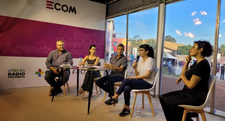 Castelli promociona el encuentro de escultores en la Bienal 2022.
