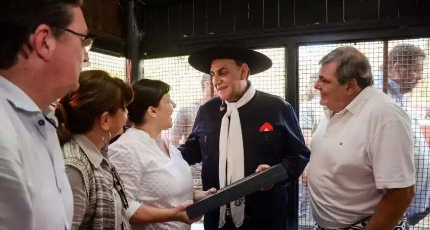  El Poder Legislativo reconoci&oacute; a El Chaque&ntilde;o Palavecino en la Cabalgata de la Fe
