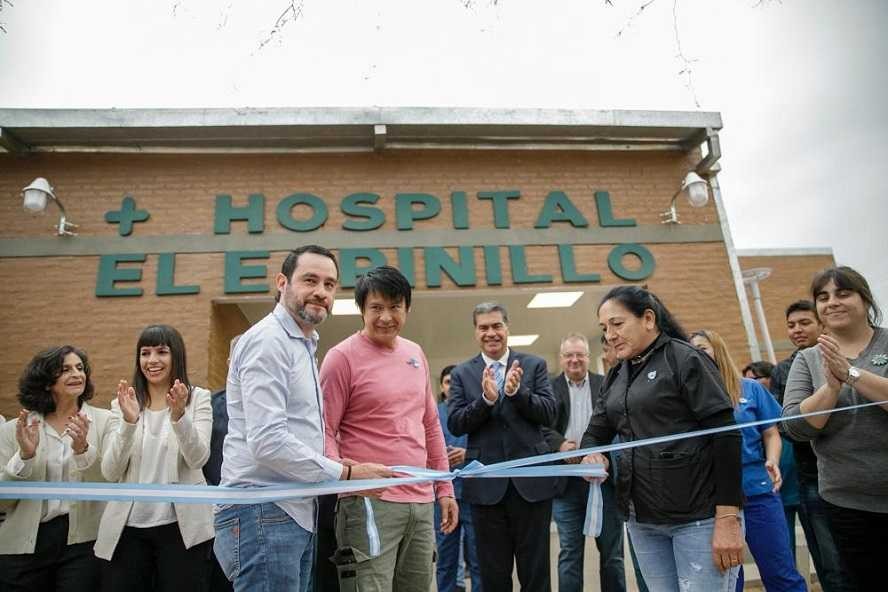 El gobierno provincial inauguró un hospital, las primeras cuadras de pavimento urbano y otras obras en El Espinillo