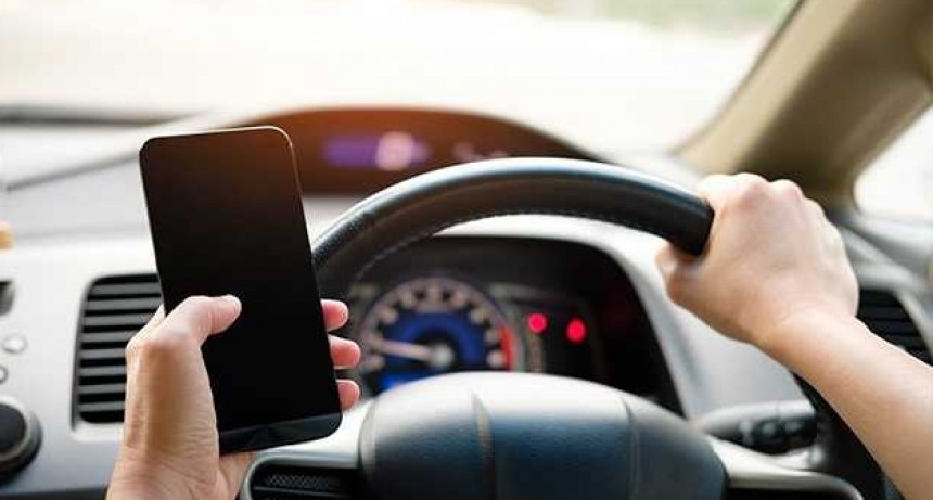 Advierten que la utilizaci&oacute;n del celular constituye uno de los mayores riesgos al volante