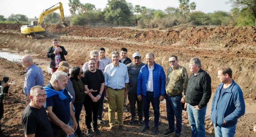 Capitanich inaugur&oacute; pavimento y supervis&oacute; obras en Villa &Aacute;ngela