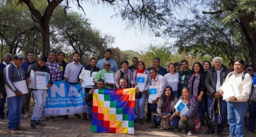 Entregaron carpetas de posesi&oacute;n de tierras a comunidades originarias