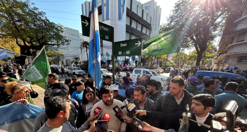 Masiva movilizaci&oacute;n de la CGT Chaco: fuerte repudio al ajuste, los despidos y la degradaci&oacute;n institucional