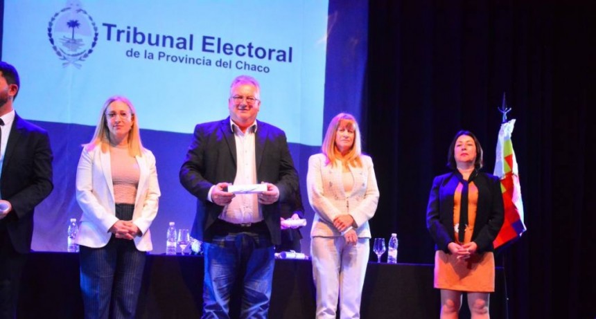 P&iacute;o Sander recibi&oacute; el diploma como Diputado provincial electo