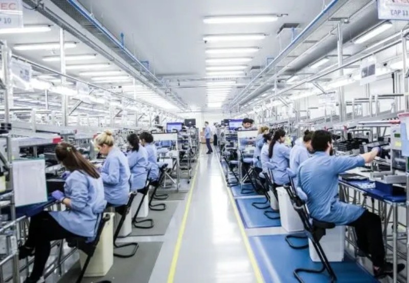 Industria el&eacute;ctrica y electr&oacute;nica, en picada: cay&oacute; 44% la producci&oacute;n y el empleo sigue en retroceso