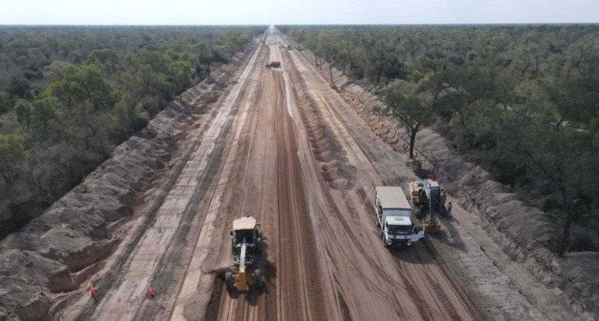 Vialidad avanza en El Impenetrable con la pavimentaci&oacute;n de la ruta provincial n&ordm; 9