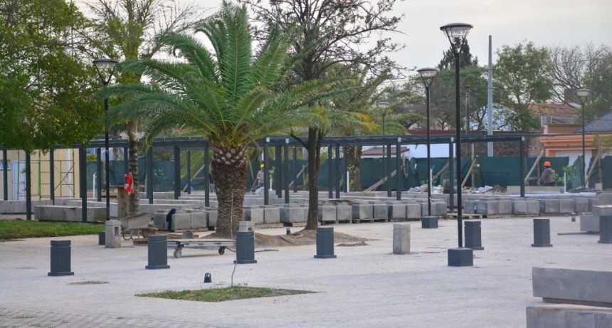 Tramo final para la remodelaci&oacute;n de la plaza central de Castelli