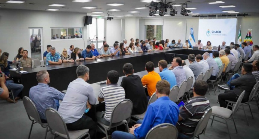 Capitanich reuni&oacute; a intendentes y candidatos de las 70 localidades
