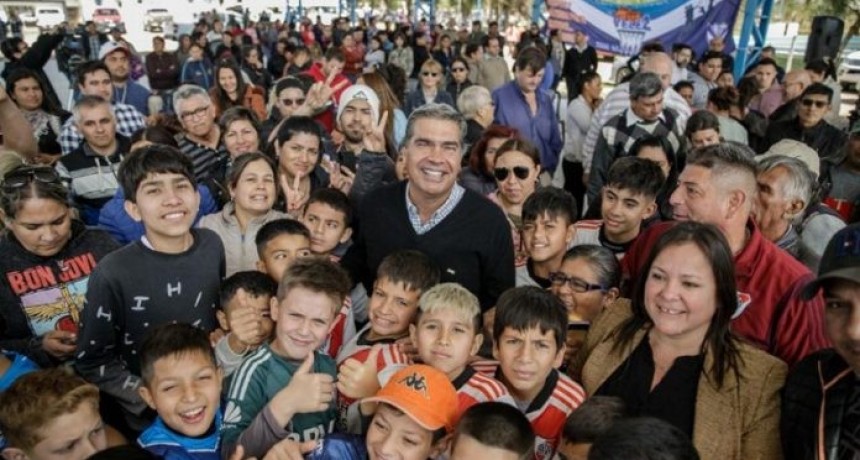 En Tres Isletas, Capitanich inaugur&oacute; un Centro de Salud, infraestructura deportiva y electrificaci&oacute;n rural