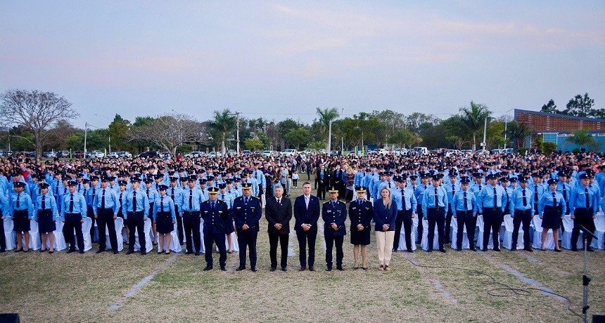 El gobernador Zdero tom&oacute; juramento a los nuevos egresados de la Escuela de Polic&iacute;a del Chaco