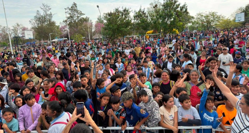 El Polideportivo Municipal se colm&oacute; de familias, risas y color, convirti&eacute;ndose en el escenario de una verdadera fiesta popular donde los ni&ntilde;os fueron los grandes protagonistas