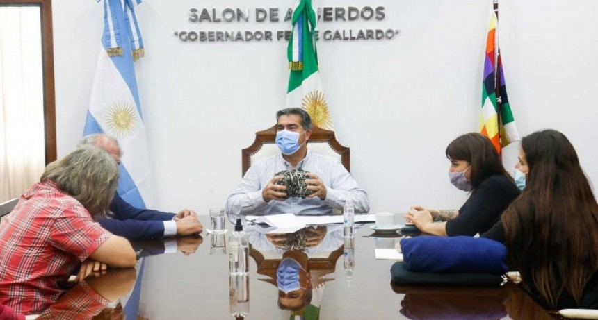 Capitanich recibi&oacute; al equipo Scholas Ocurentes para conocer avances de la casa comunidad en El Impenetrable