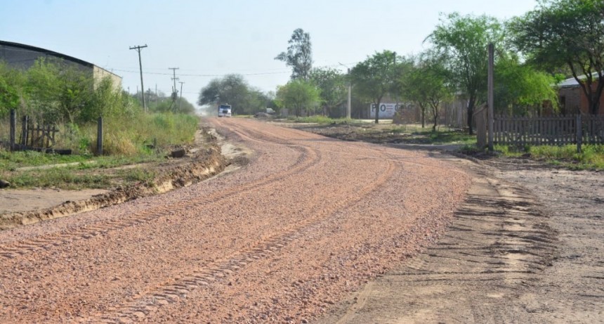 Avanza la ejecuci&oacute;n del plan estrat&eacute;gico de enripiado de calles en Castelli.