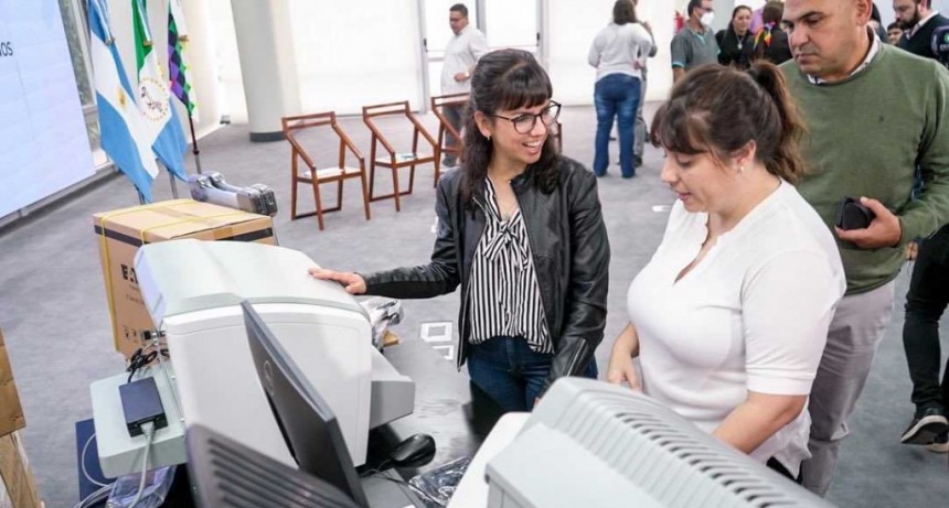 Se entreg&oacute; el nuevo equipamiento para los servicios de radiolog&iacute;a del Chaco