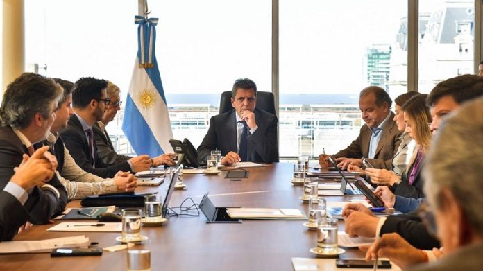 Massa convoc&oacute; a la CGT, la CTA y autoridades de Diputados para definir sobre Ganancias