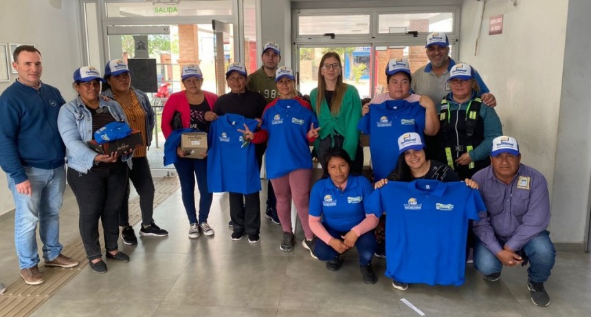 Personal municipal de la terminal de &oacute;mnibus recibi&oacute; indumentaria de trabajo