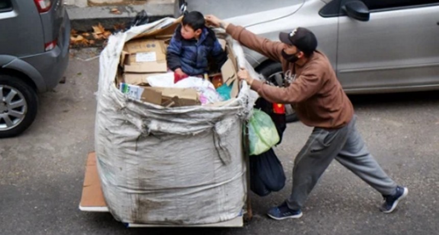 Una familia necesit&oacute; $ 939.886 en agosto para no ser pobre, inform&oacute; el Indec