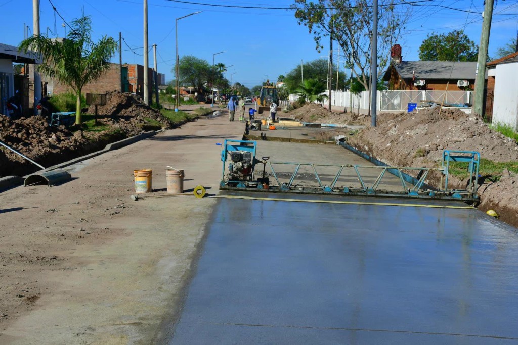 Avanza  la reparaci&oacute;n del pavimento en la intersecci&oacute;n de calle Crucero General Belgrano y avenida 2 de Febrero