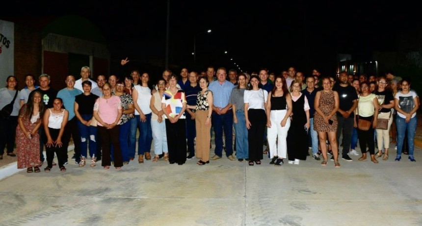 El Intendente P&iacute;o Sander, junto a los vecinos, habilit&oacute; pavimento urbano en Castelli