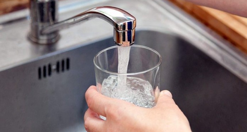 Se restableci&oacute; el servicio de agua potable a Castelli