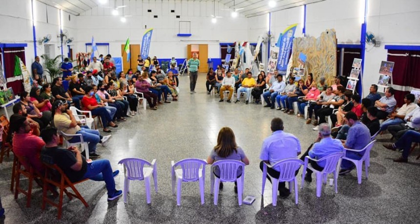 Tete romero se reuni&oacute; con hacedores culturales de Castelli