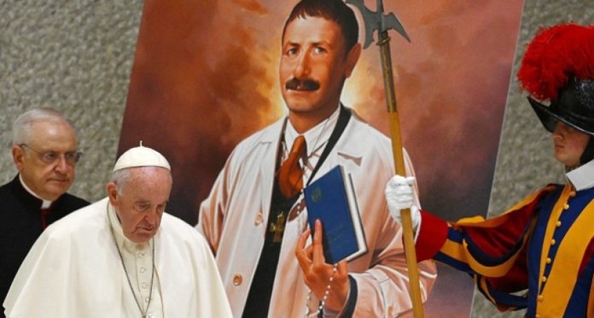 Francisco proclam&oacute; santo al enfermero &iacute;talo-argentino Art&eacute;mides Zatti