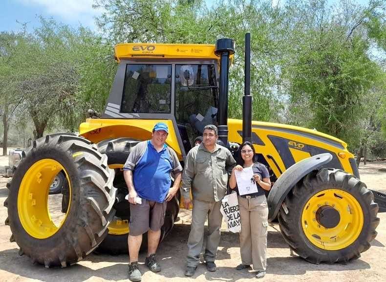 Sumaron un tractor y herramientas para proteger los Parques Loro Hablador y Fuerte Esperanza